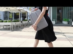 το lap-top φέρνει την τσάντα